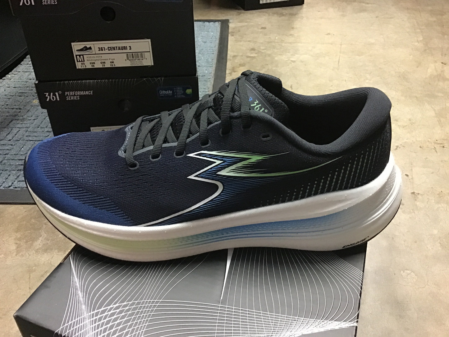 361 Centauri 3 (Men)