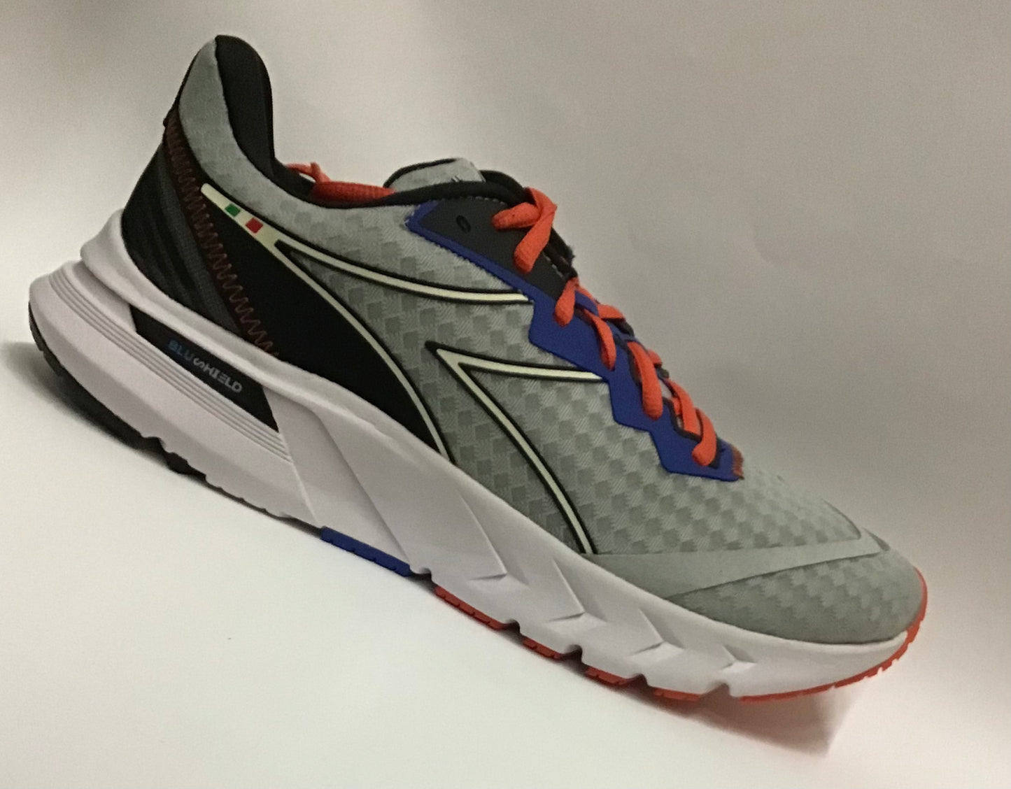 Diadora Mythos Blushield Volo 2 (Men)